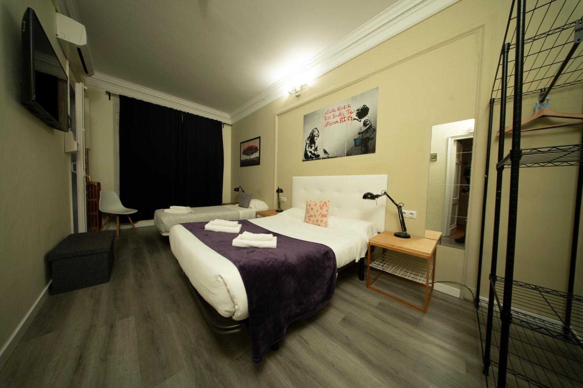 Wow Hostel Barcelona Eksteriør billede