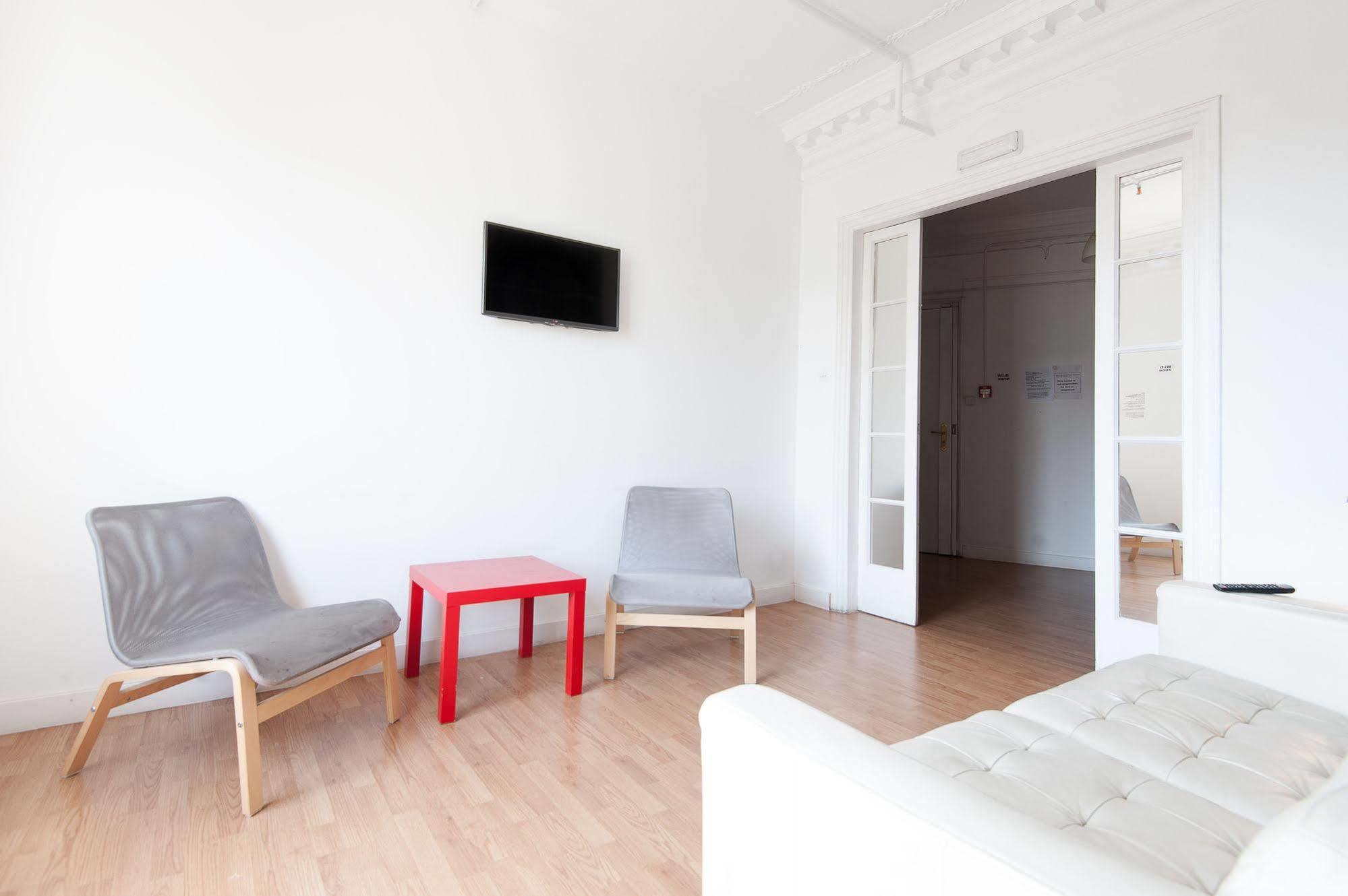 Wow Hostel Barcelona Eksteriør billede