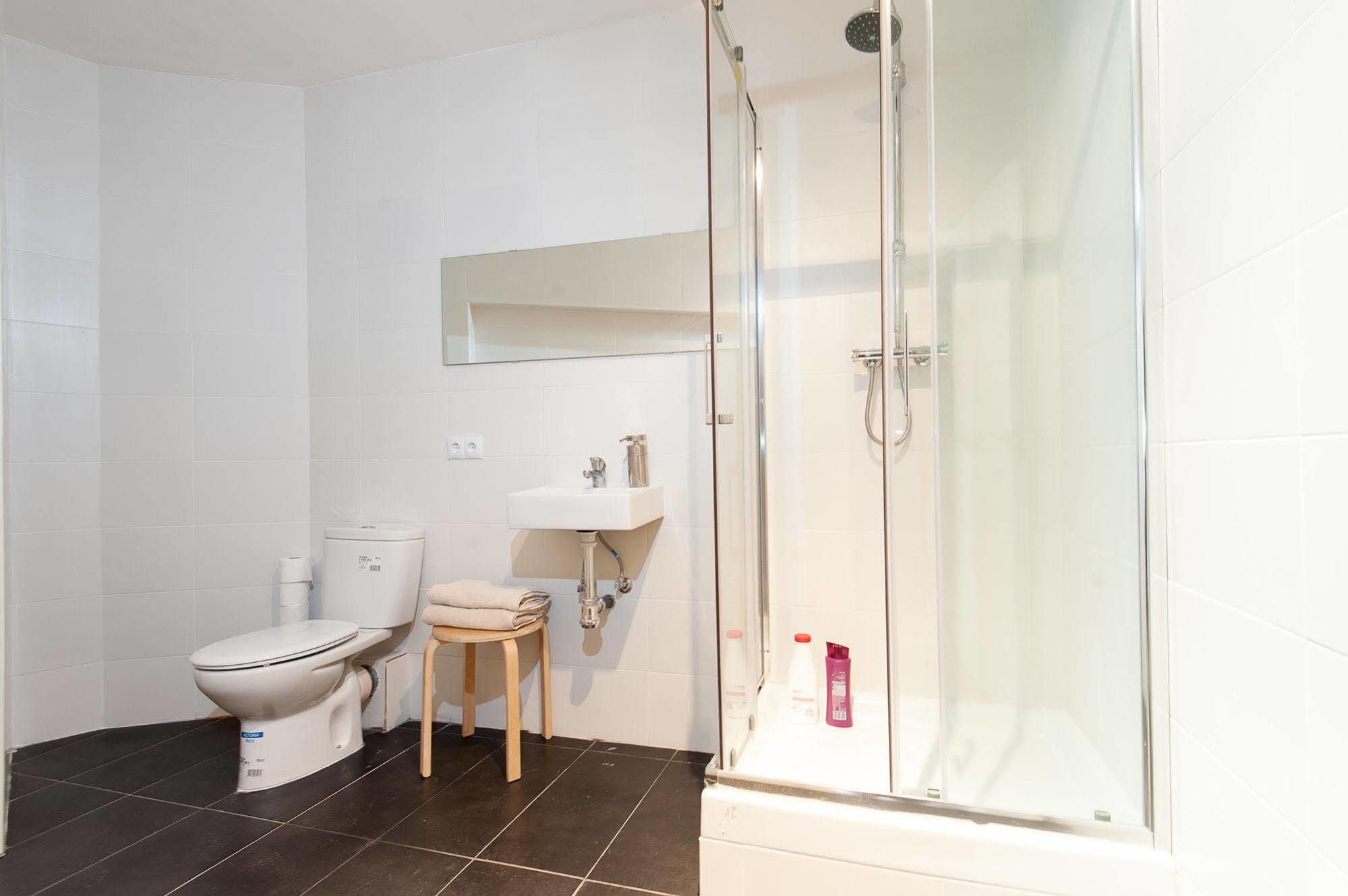 Wow Hostel Barcelona Eksteriør billede